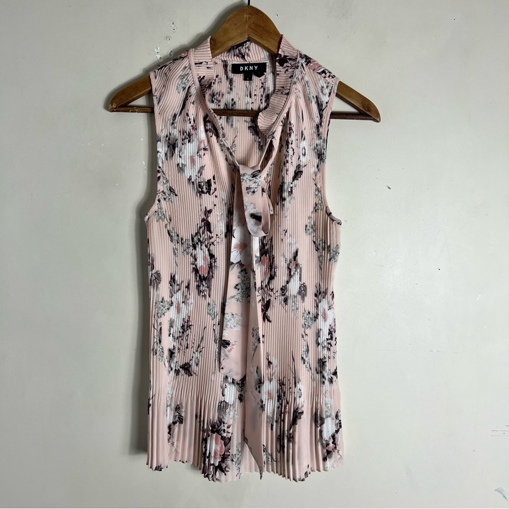 DKNY Women's Pink Floral Pleated Sleeveless Top Blouse Size Large Neck Tie